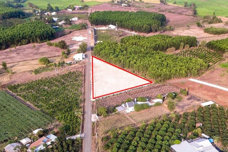 Một dự án phân lô bán nền ở vùng ven TP.HCM, đang nằm gần khu dân cư hiện hữu Một dự án phân lô bán nền ở vùng ven TP.HCM, đang nằm gần khu dân cư hiện hữu