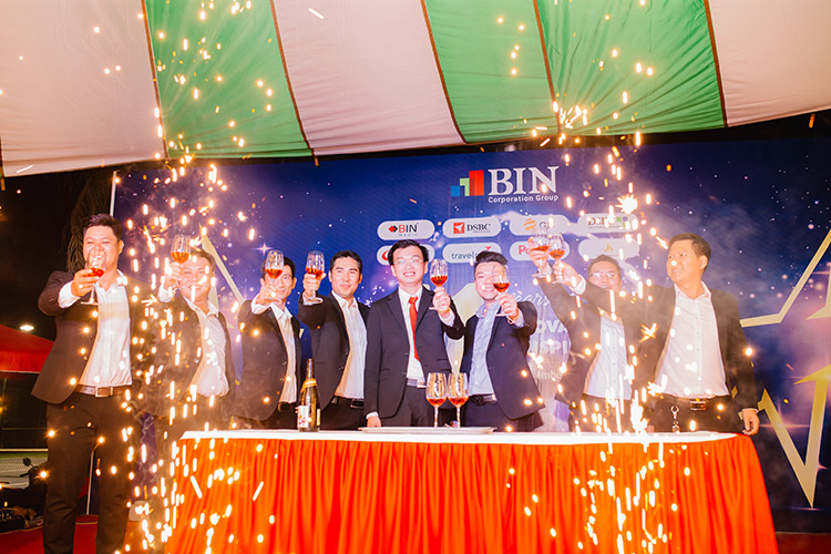 Chúng tôi luôn nỗ lực phát triển và đổi mới mỗi ngày để trở thành Sàn giao dịch bất động sản hàng đầu Việt Nam Chúng tôi luôn nỗ lực phát triển và đổi mới mỗi ngày để trở thành Sàn giao dịch bất động sản hàng đầu Việt Nam