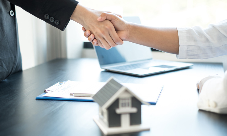 Pháp lý là một trong những lưu ý hàng đầu cho nhà đầu tư khi tiến hành đầu tư đất vùng ven Pháp lý là một trong những lưu ý hàng đầu cho nhà đầu tư khi tiến hành đầu tư đất vùng ven